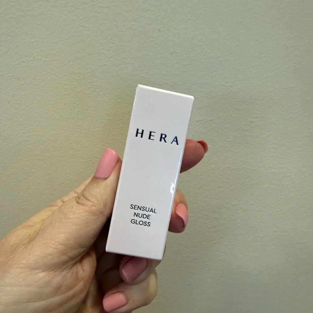 HERA Sensual Nude Gloss #422 Lingerie Korean Lip Gloss Sheer Glossy Finish